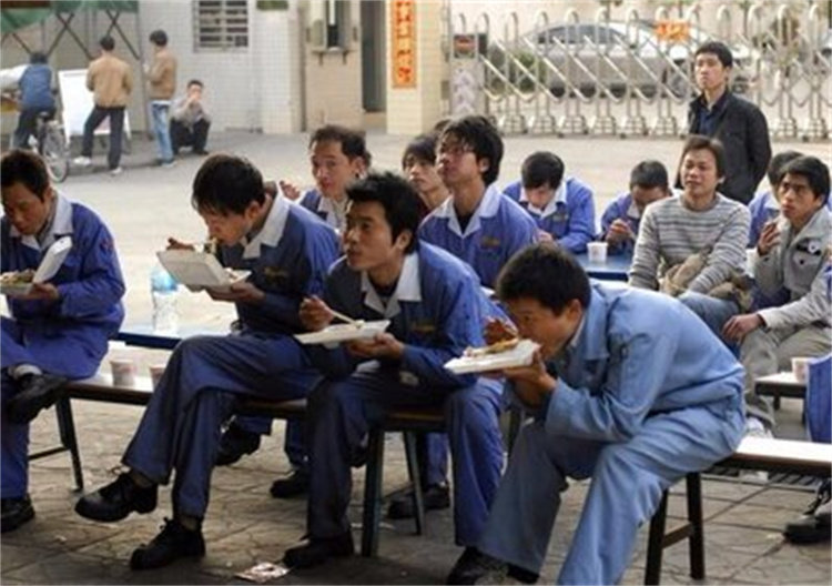 初中畢業(yè)生的三條出路！選擇最適合自己的那一條！