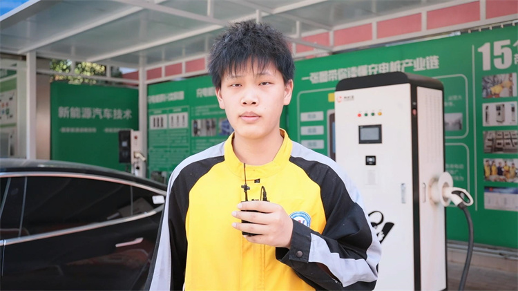 中考之外，技術(shù)之路——劉文豪的16歲選擇