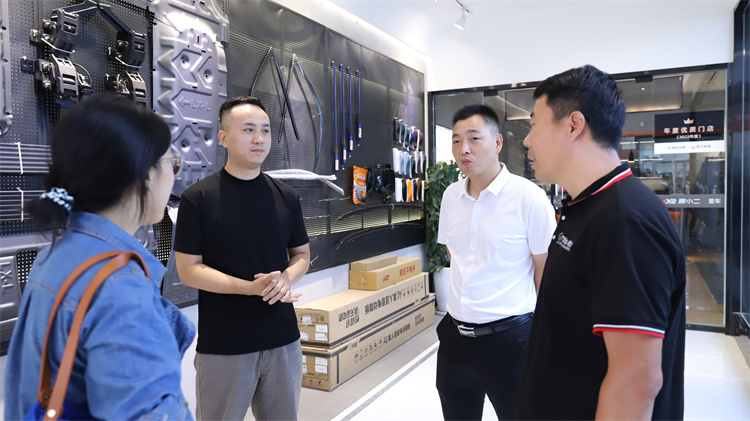 攜手共創(chuàng)未來：西安萬(wàn)通汽車學(xué)校與膜小二汽車美容的深度合作探索