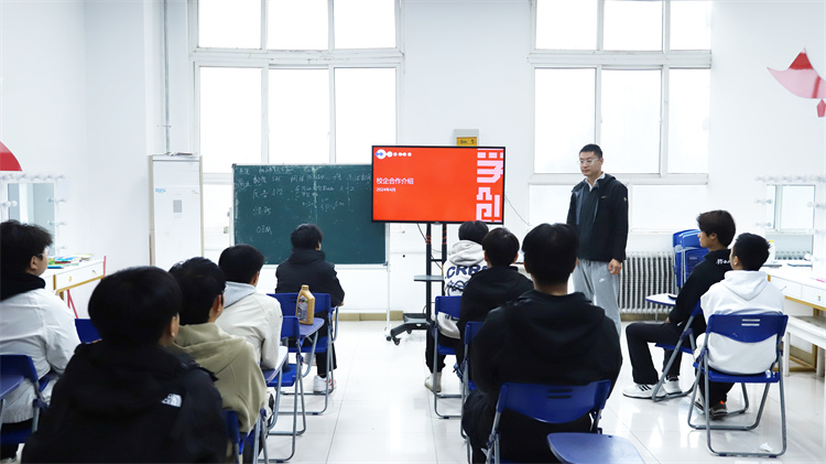 校企合作新紀(jì)元：西安萬(wàn)通汽車學(xué)校引領(lǐng)學(xué)子啟航未來(lái)精英之路