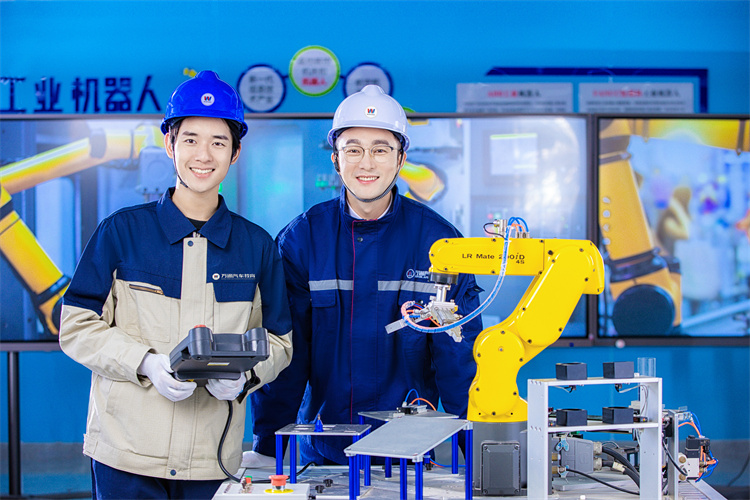 開年換工作？就要換工資高的！西安電工PLC技術(shù)去哪里學(xué)？