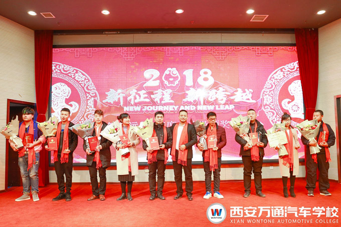 候金波頒獎(jiǎng)典禮上獲獎(jiǎng)