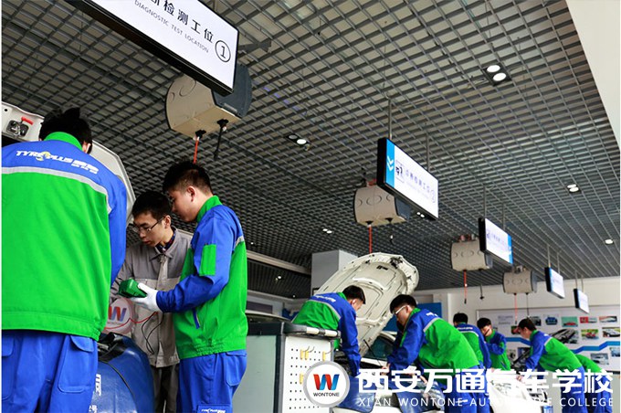 西安萬通汽車新能源技術(shù)教學(xué)課堂