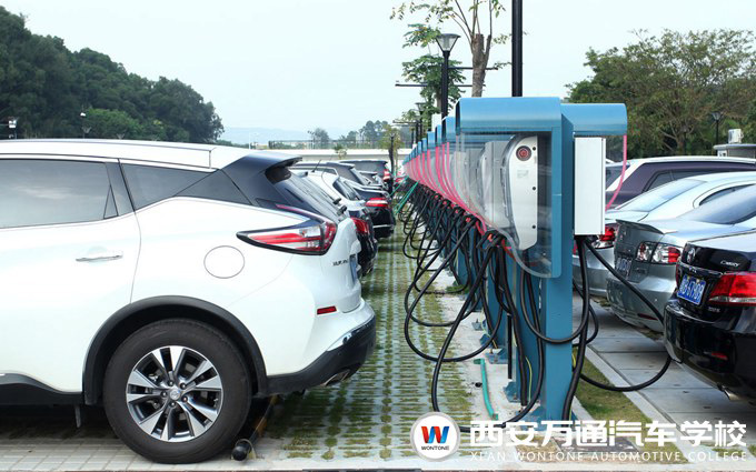 西安萬通汽車學校學習汽車新能源技術(shù)
