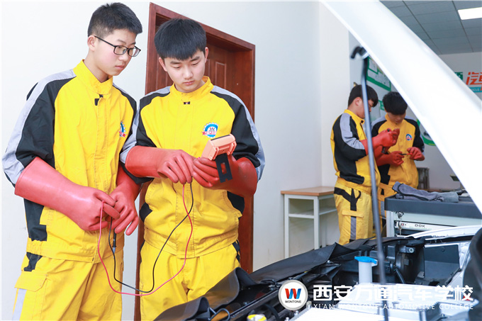 別再抱怨行業(yè)不景氣工資低，只有技術(shù)人才是剛需