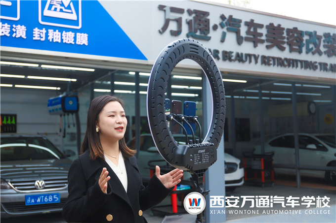 企業(yè)總監(jiān)在線解密行業(yè)前景，與學子暢談職業(yè)發(fā)展