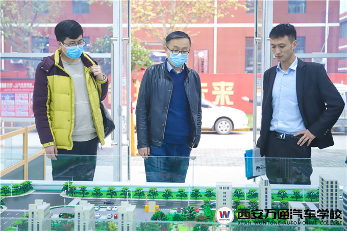 特銳德企業(yè)總監(jiān)來西安萬通考察，洽談校企合作相關(guān)事宜