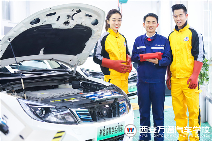 智能汽車迎來萬億級(jí)市場(chǎng)機(jī)遇，創(chuàng)新發(fā)展就現(xiàn)在！