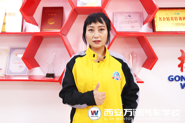 女老板來萬通進修技術(shù)：汽修行業(yè)不只是男性的天下！