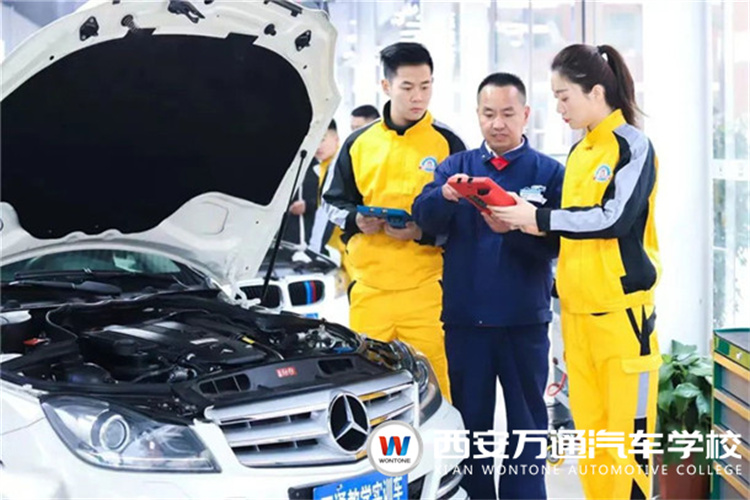 西安萬(wàn)通汽車學(xué)校2022年熱門專業(yè)推薦---高端車檢測(cè)與維修工程師