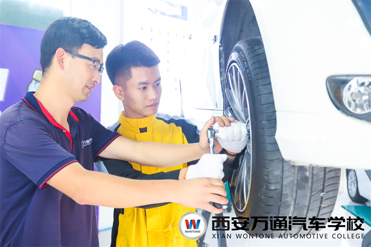 想找一個(gè)發(fā)展前景好的專業(yè)，汽車專業(yè)值得!