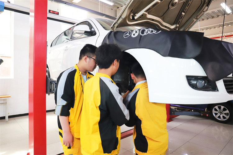 轉(zhuǎn)行學(xué)什么？二手車評(píng)估師了解一下！
