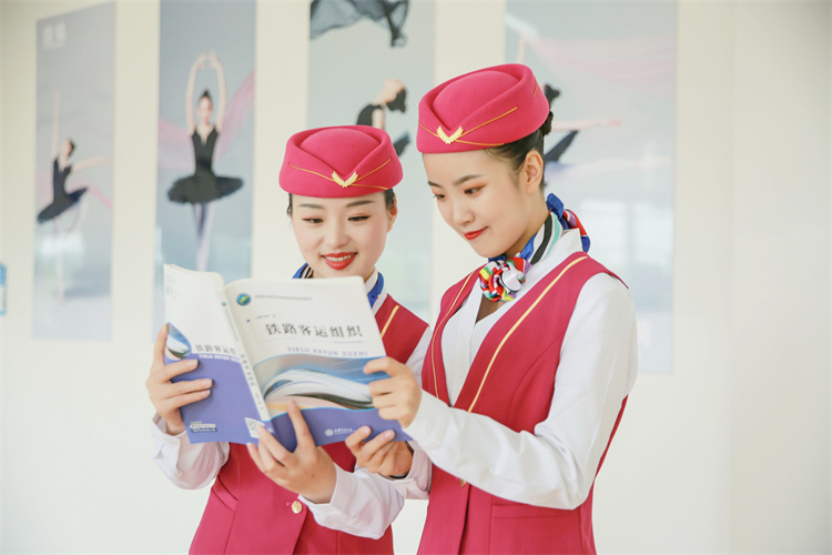 來萬通，這兩個專業(yè)真的適合女孩子學！