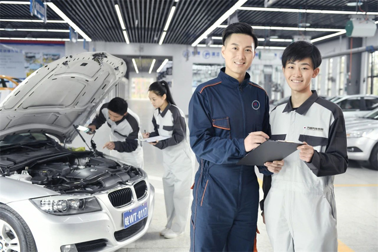 央視：職業(yè)院校學生一樣能當兵、上大學、考研、公務員和事業(yè)編